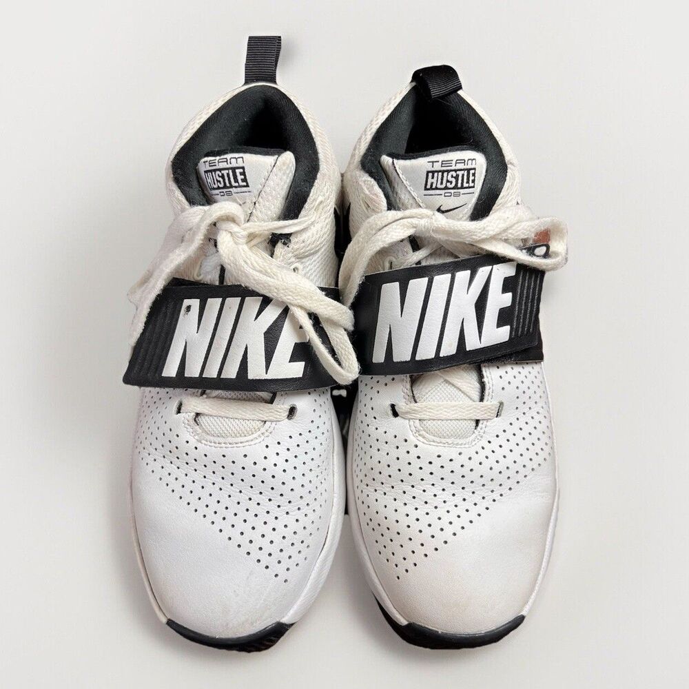 Nike Boys Team Hustle D8 881941-100 White Basketball Shoes Sneakers Size 6.5Y